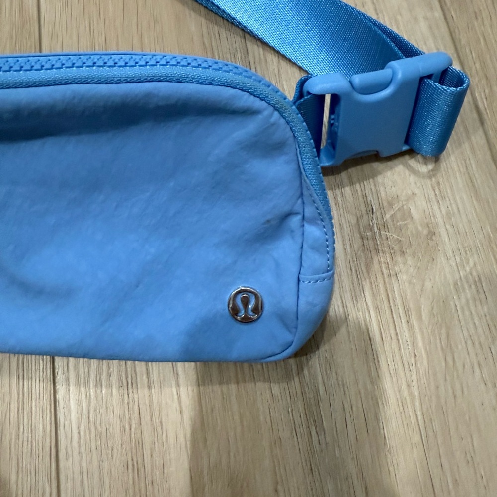Lululemon Athletica Sky Blue Belt Bag - Picture 3 of 5